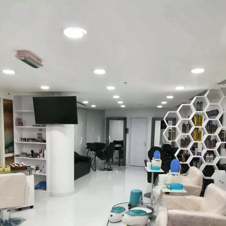 صالونات ومساحات تجارية — عمل رقم 58