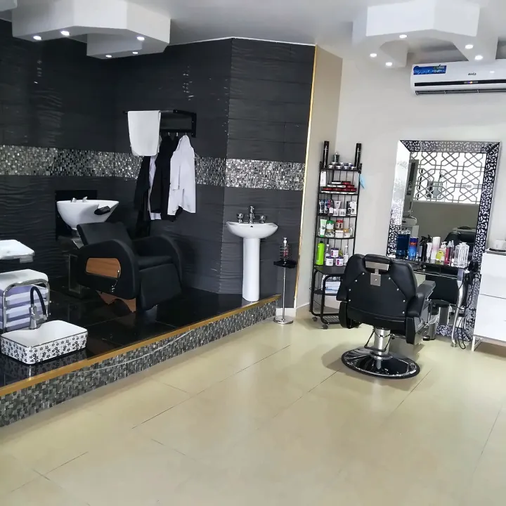 صالونات ومساحات تجارية — عمل رقم 84